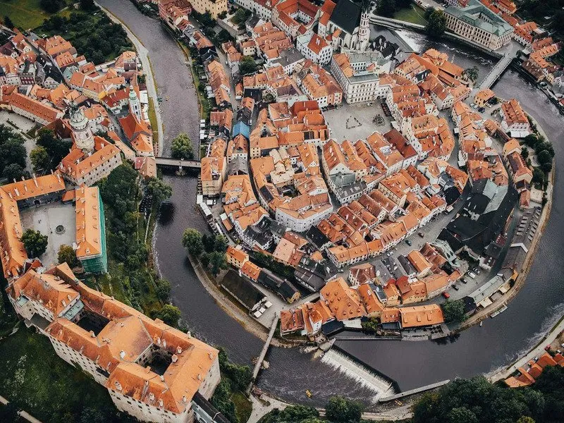 Vyhlídkový let vrtulníkem nad památkami