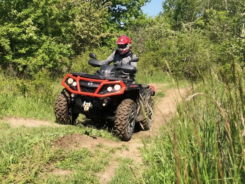 Jízda v terénu na ATV čtyřkolce