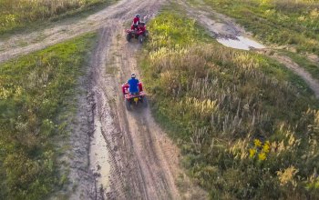 Jízda v terénu na ATV čtyřkolce