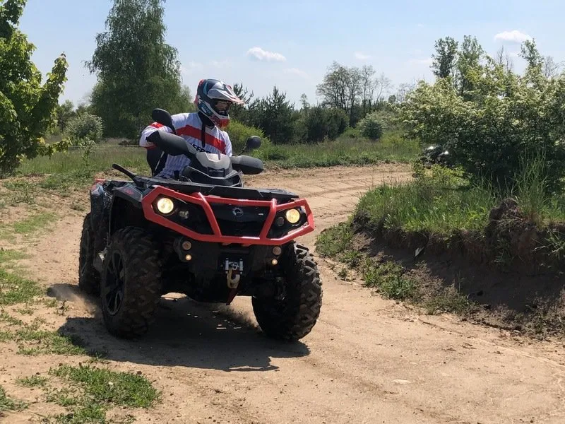 Jízda v terénu na ATV čtyřkolce