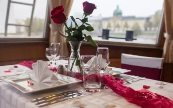 Romantická plavba po Vltavě s výhledem a gurmánským zážitkem – dárek a zážitek