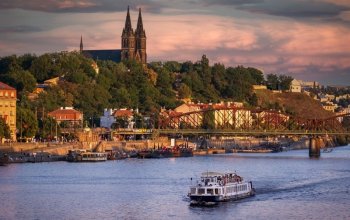 Romantická plavba po Vltavě s výhledem a gurmánským zážitkem
