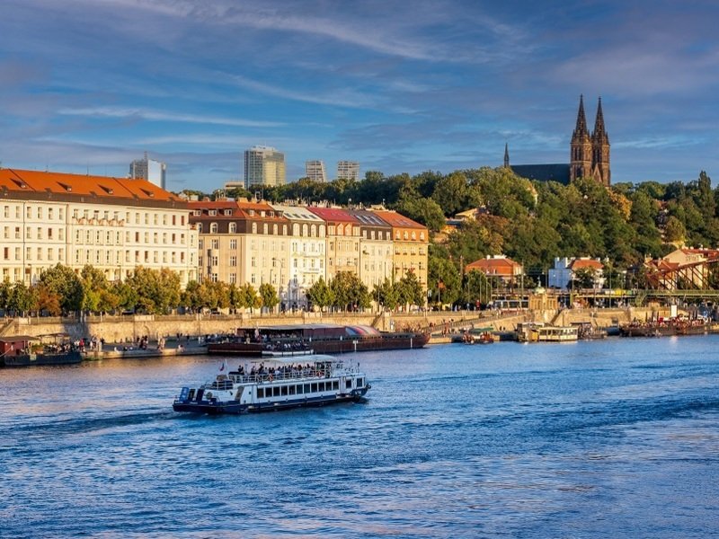 Romantická plavba po Vltavě s výhledem a gurmánským zážitkem