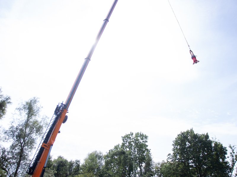 Bungee jumping až 110 metrů z jeřábu