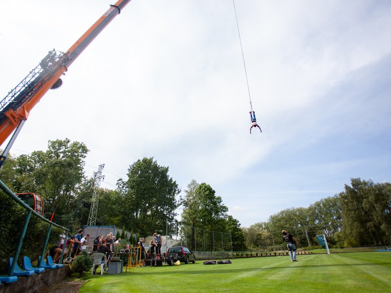 Bungee jumping až 110 metrů z jeřábu
