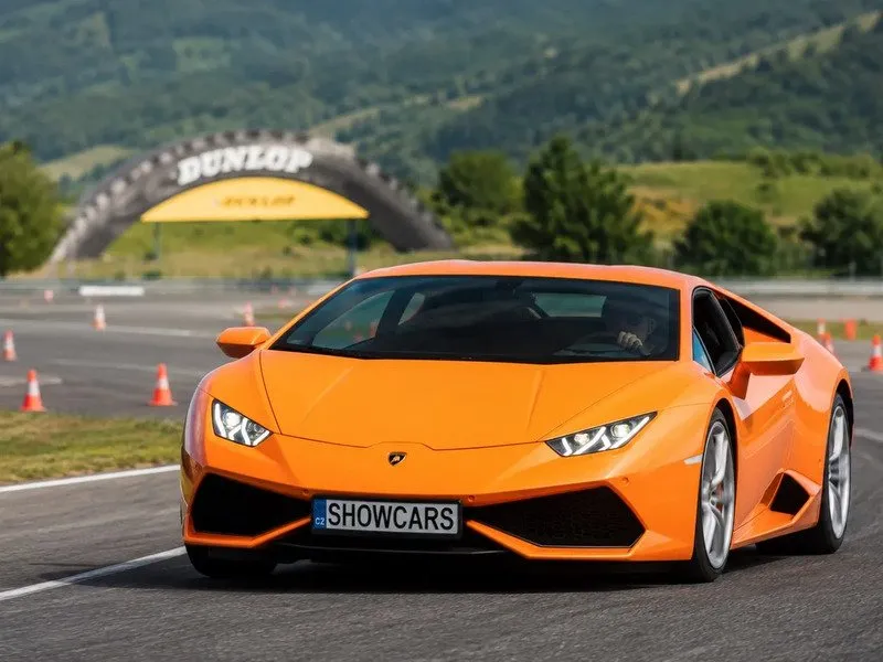 Zažijte Lamborghini Huracán na uzavřeném polygonu Autodromu Most