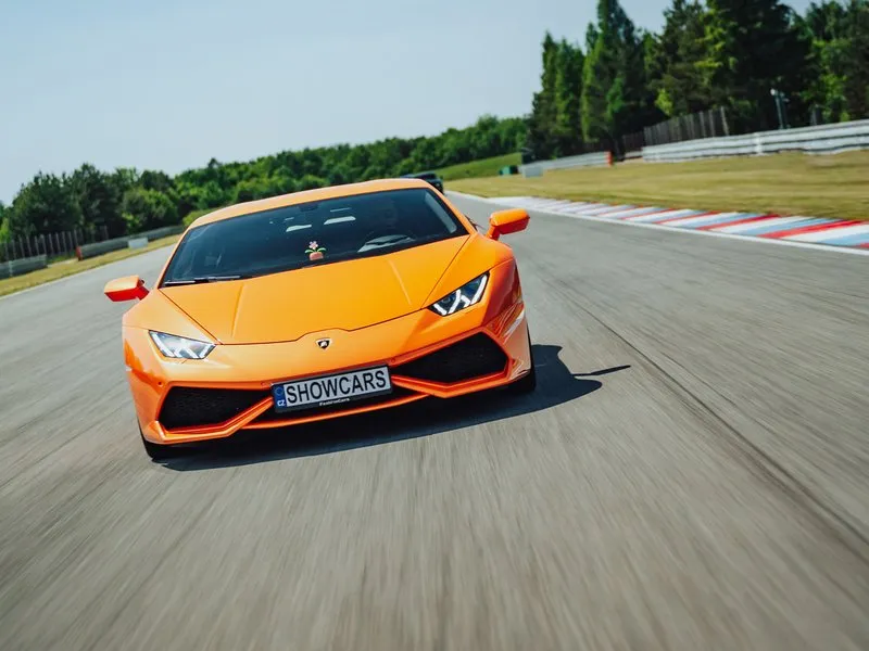 Zažijte Lamborghini Huracán na uzavřeném polygonu Autodromu Most
