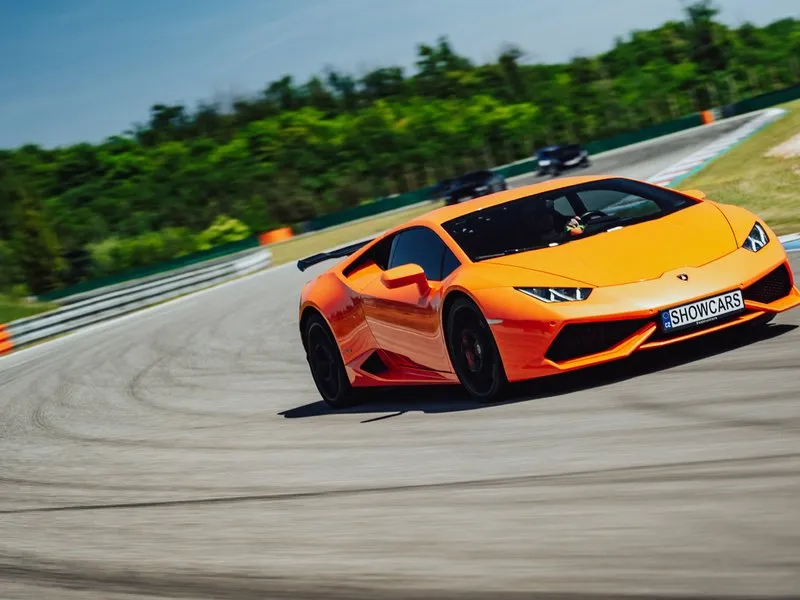 Zažijte Lamborghini Huracán na uzavřeném polygonu Autodromu Most
