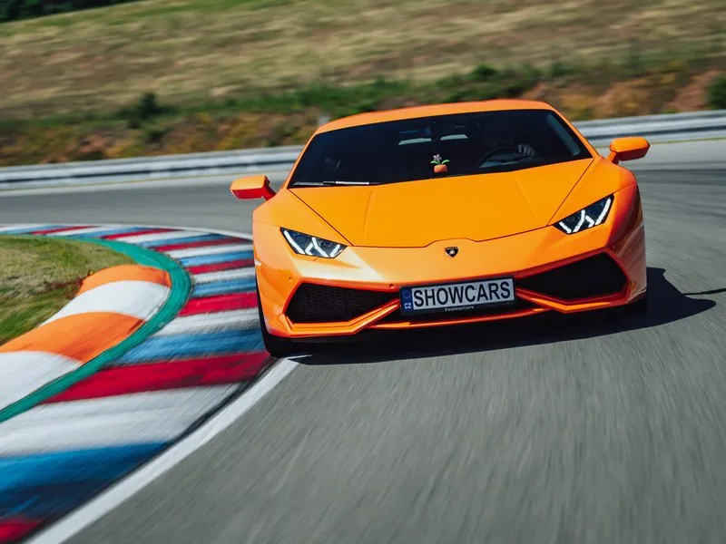 Zažijte Lamborghini Huracán na uzavřeném polygonu Autodromu Most