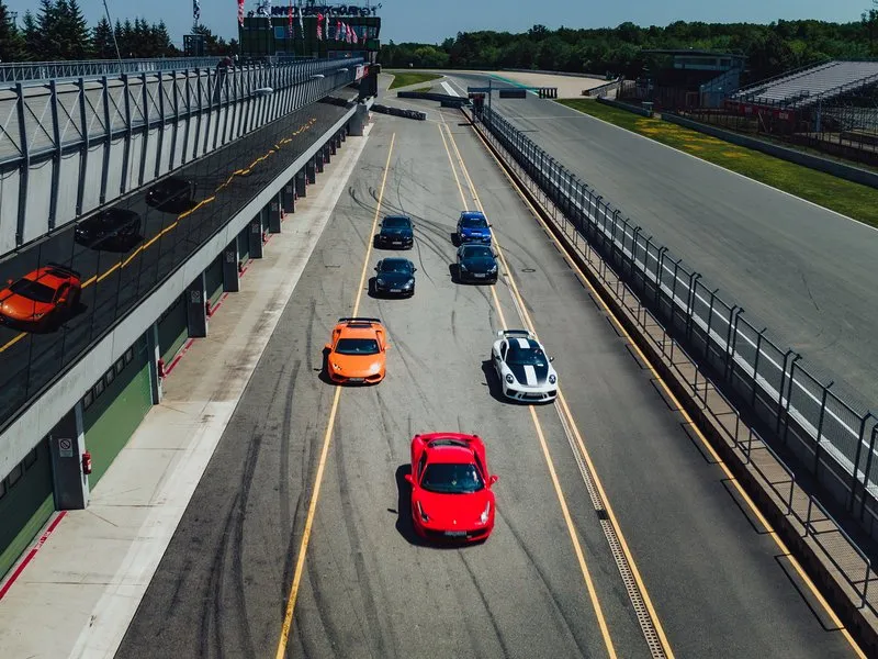 Zažijte Lamborghini Huracán na uzavřeném polygonu Autodromu Most