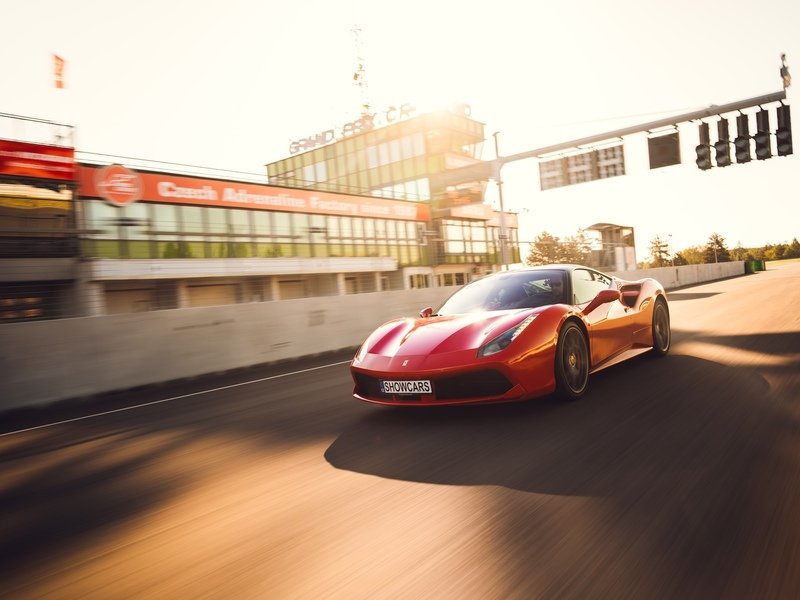 Zažijte Ferrari 488 GTB na uzavřeném polygonu Autodromu Most
