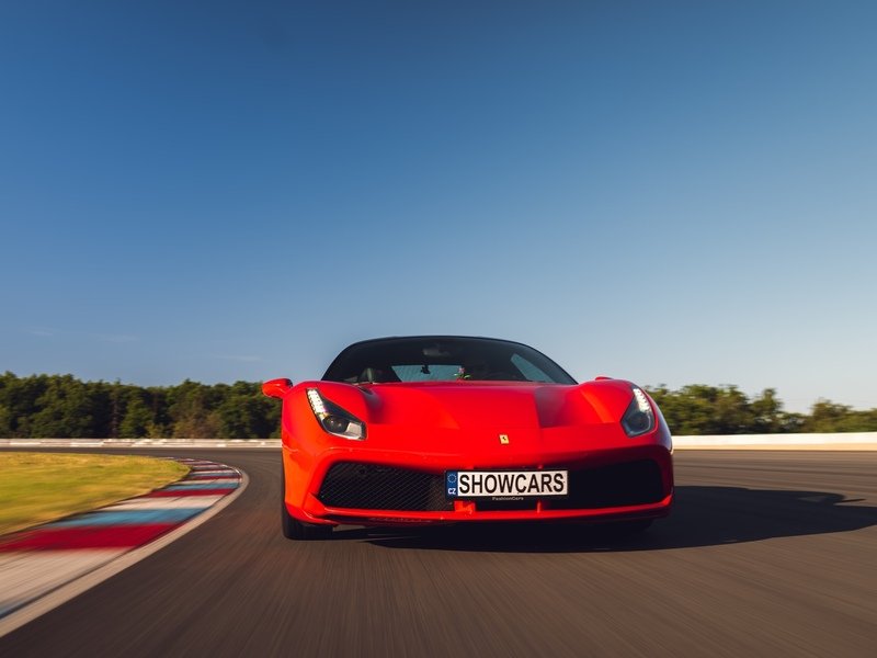 Zažijte Ferrari 488 GTB na uzavřeném polygonu Autodromu Most