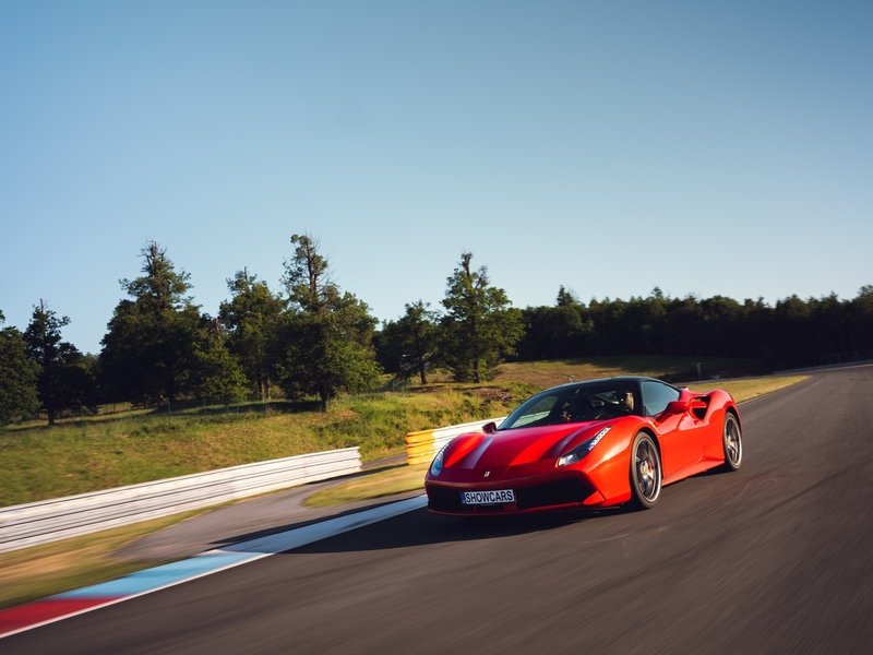 Zažijte Ferrari 488 GTB na uzavřeném polygonu Autodromu Most