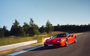 Zažijte Ferrari 488 GTB na uzavřeném polygonu Autodromu Most