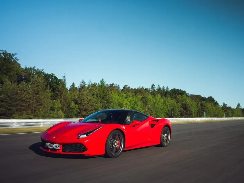 Zažijte Ferrari 488 GTB na uzavřeném polygonu Autodromu Most