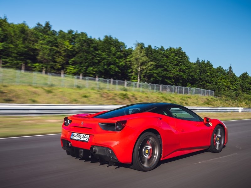 Zažijte Ferrari 488 GTB na uzavřeném polygonu Autodromu Most