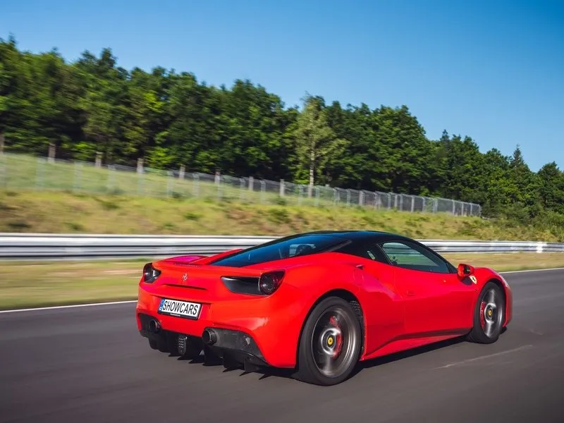 Zažijte Ferrari 488 GTB na uzavřeném polygonu Autodromu Most