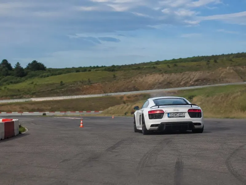 Zažijte Audi R8 na uzavřeném polygonu Autodromu Most