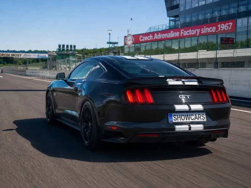 Zažijte legendární Ford Mustang Shelby na polygonu Autodromu Most