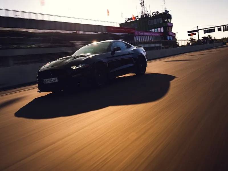 Zažijte legendární Ford Mustang Shelby na polygonu Autodromu Most