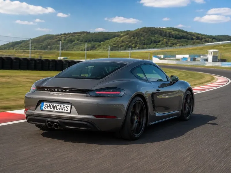 Zažijte Porsche 718 Cayman na polygonu Autodromu Most