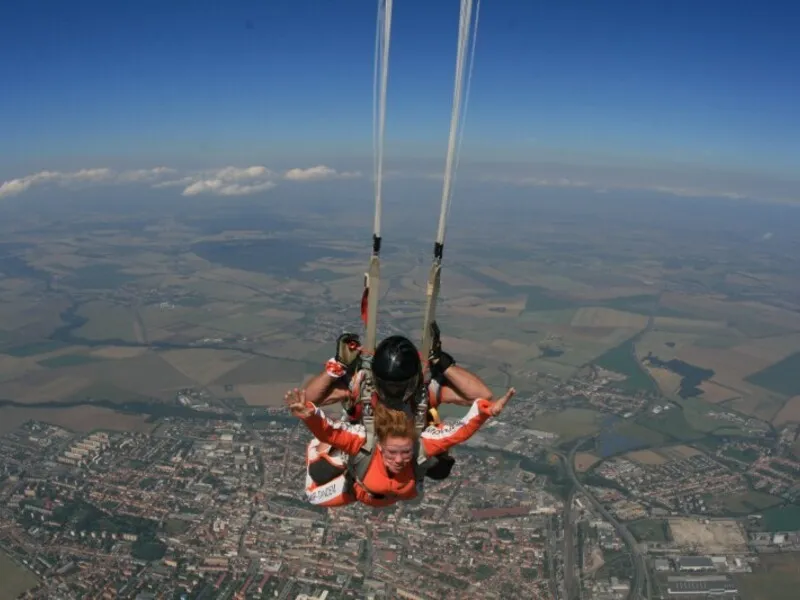 Tandemový seskok z 6 kilometrů
