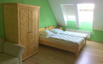 Ošetřovatelem v zoo na jeden den + nocování | zážitkový poukaz