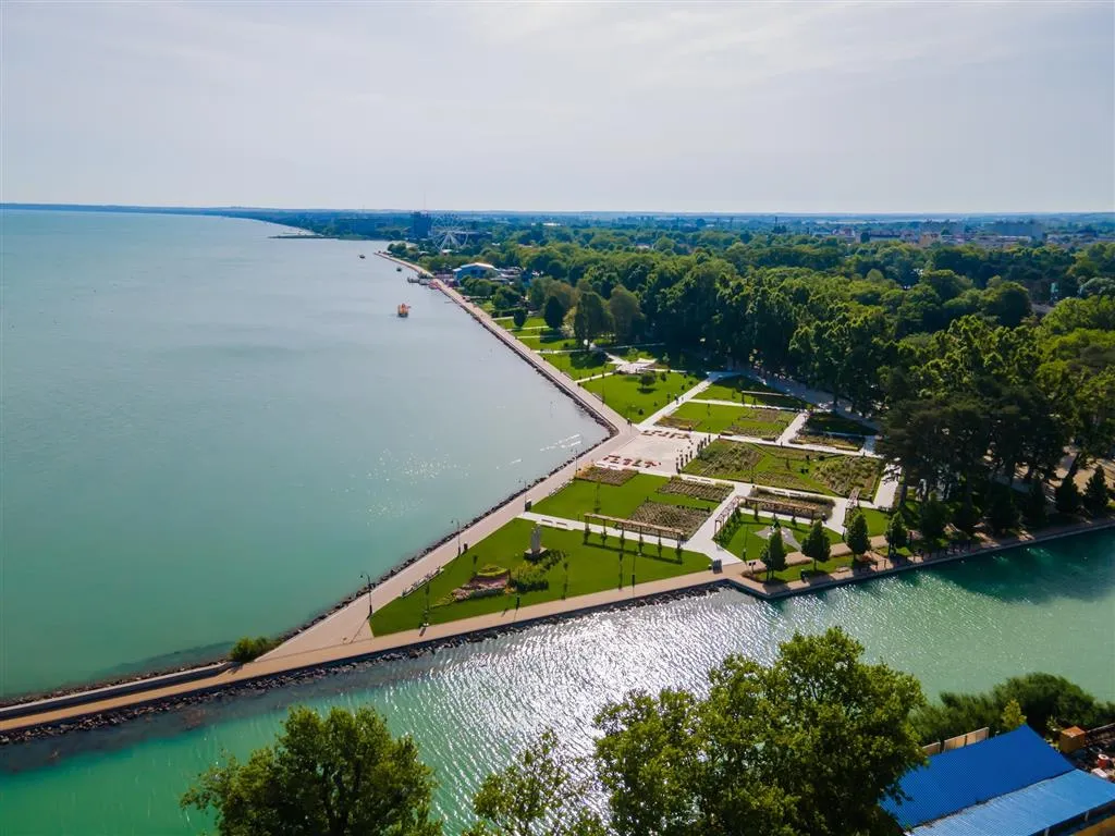 Koupání a zábava u Balatonu