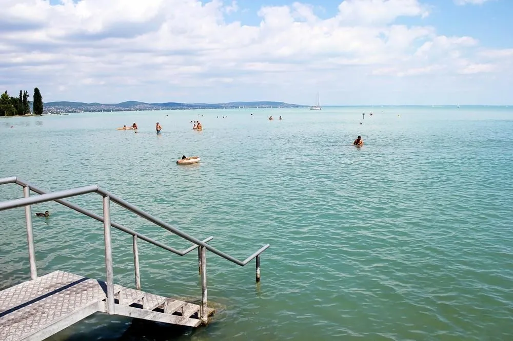 Koupání a zábava u Balatonu