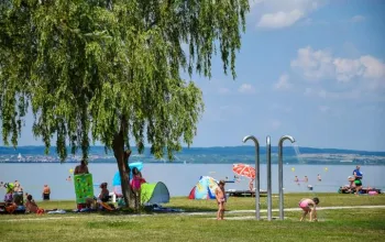 Koupání a zábava u Neziderského jezera