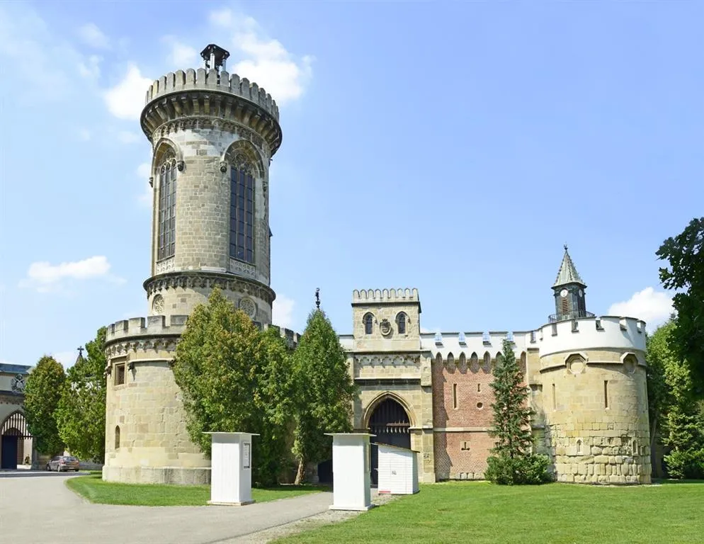 Kouzelný zámek Franzensburg, čokoládovna a město Baden