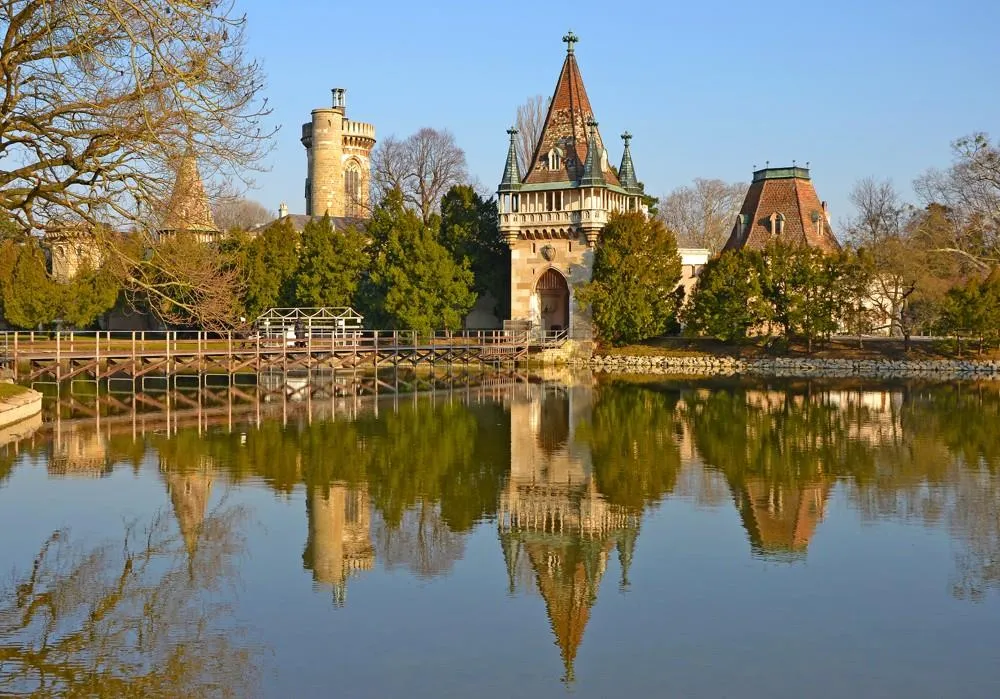 Kouzelný zámek Franzensburg, čokoládovna a město Baden