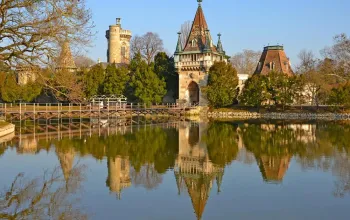 Kouzelný zámek Franzensburg, čokoládovna a město Baden