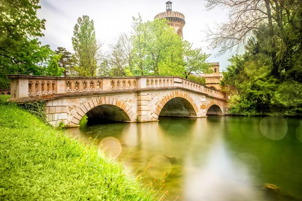 Kouzelný zámek Franzensburg, čokoládovna a město Baden