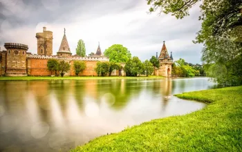 Kouzelný zámek Franzensburg, čokoládovna a město Baden