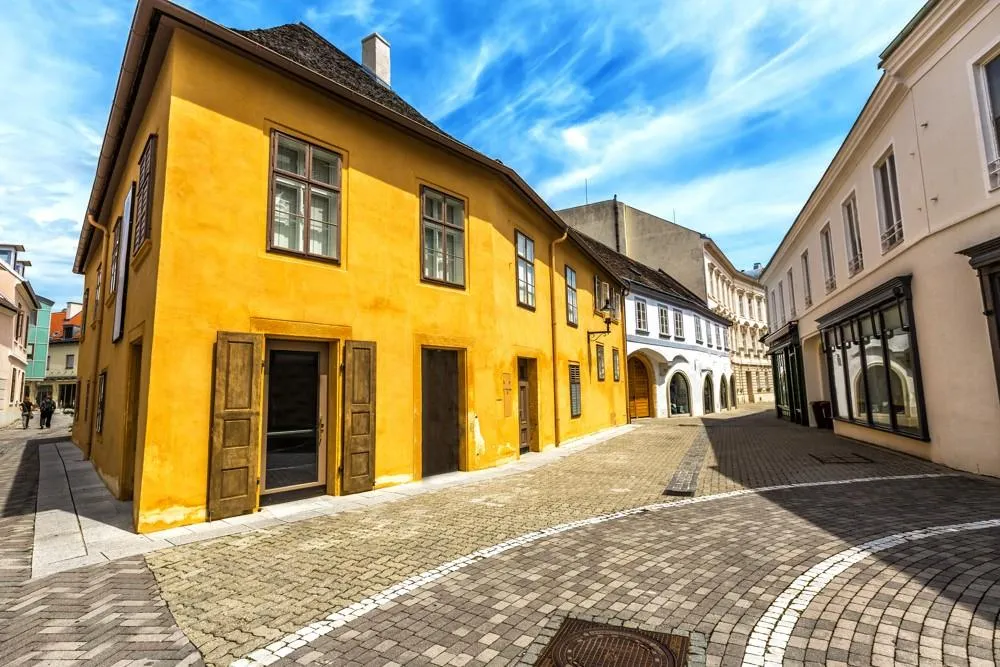 Kouzelný zámek Franzensburg, čokoládovna a město Baden