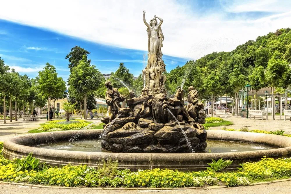 Kouzelný zámek Franzensburg, čokoládovna a město Baden