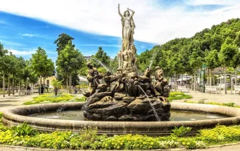 Kouzelný zámek Franzensburg, čokoládovna a město Baden