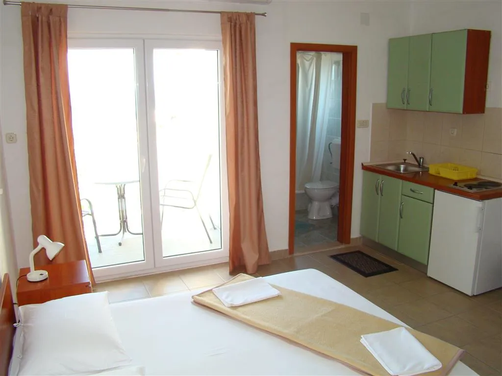 Villa Tina (apartmány s vlastním stravováním)