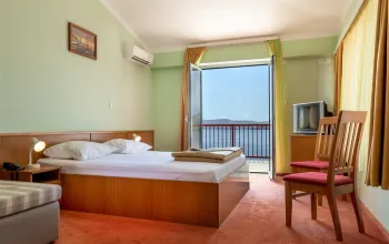 Hotel Zagreb (Karlobag)