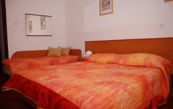Hotel Zagreb (Karlobag)