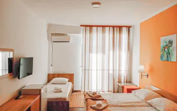 Hotel Oaza (Gradac)
