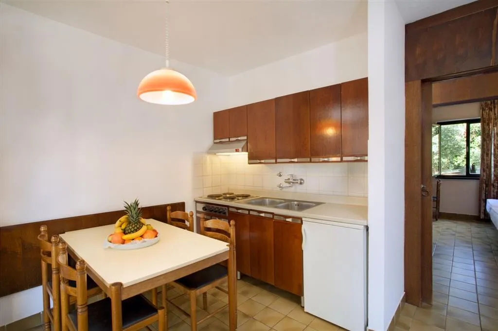 Resort Lanterna (apartmány s polopenzí)