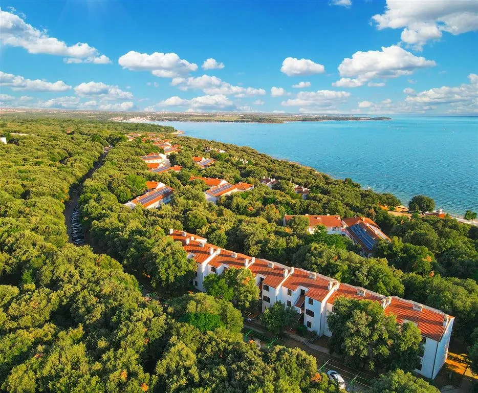 Resort Lanterna (apartmány s polopenzí)