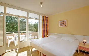 Resort Lanterna (apartmány s polopenzí)
