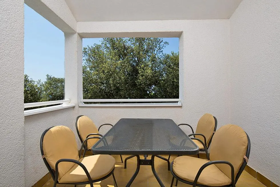 Resort Lanterna (apartmány s polopenzí)
