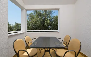 Resort Lanterna (apartmány s polopenzí)