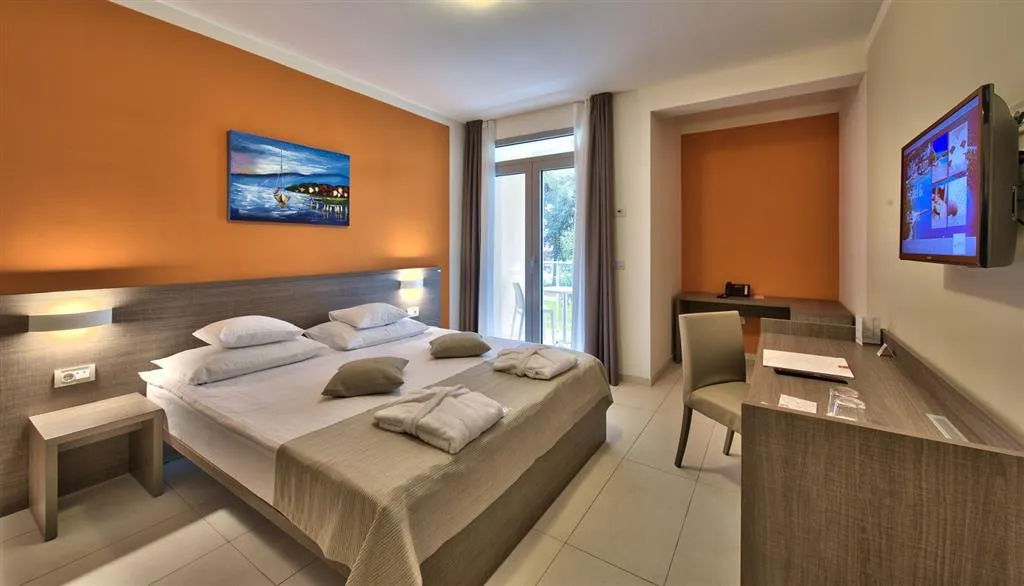 Crvena Luka Resort (pokoje)