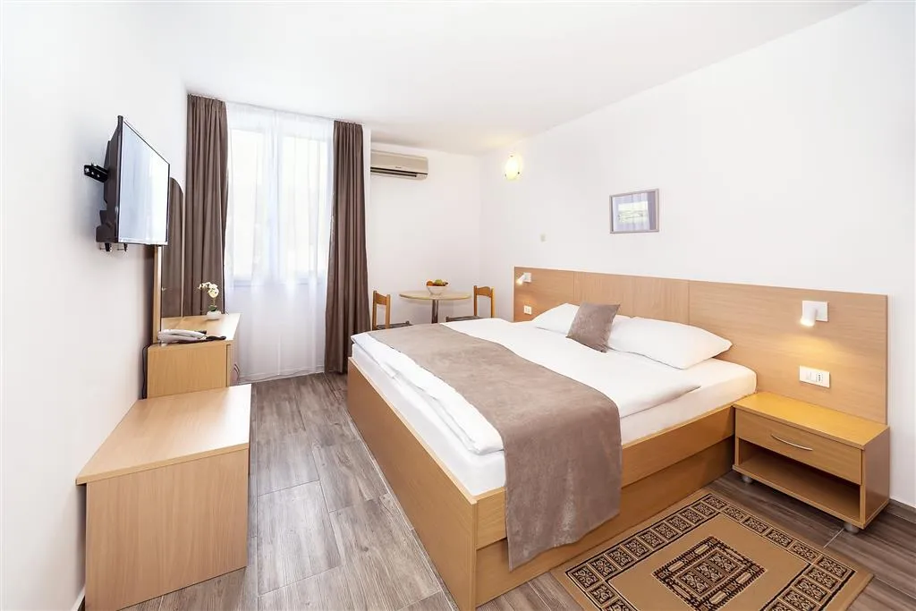 Hotel Omorika (Punat)