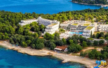 Zkrácená dovolená s dopravou a polopenzí v hotelu Delfin